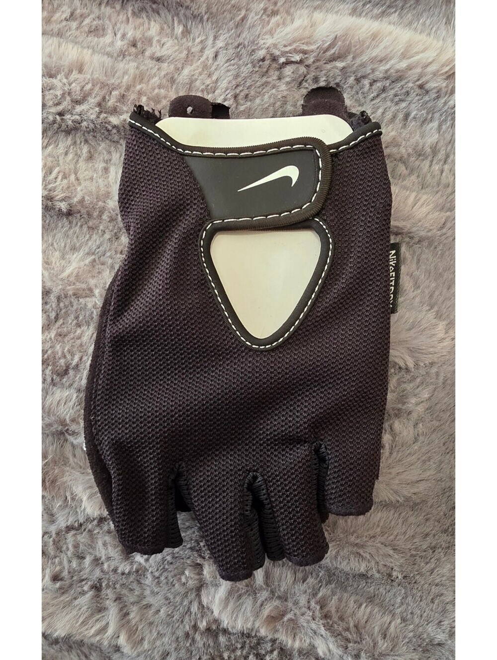 Nike fingerless workout gloves black